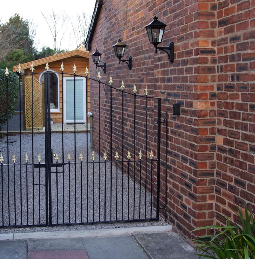 Formby Pinewood Studio Bed & Breakfast Exterior photo